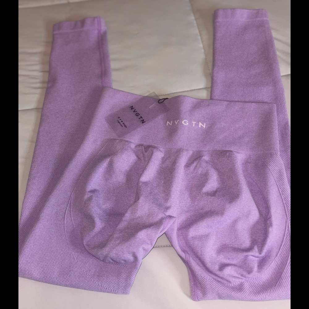 NWT! NVGTN LILAC NV SEAMLESS LEGGINGS